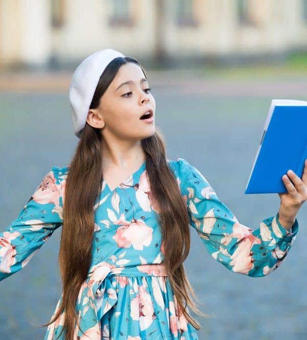 فواید خواندن و حفظ کردن شعر در کودکان